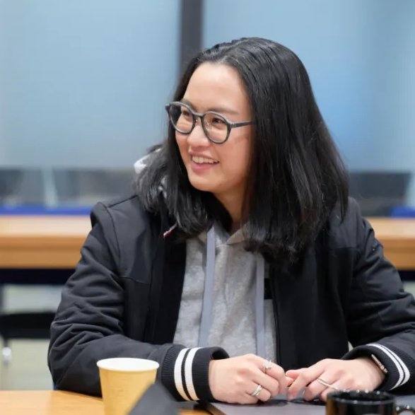 Portrait of Margaux Flores, founder of Diskarte